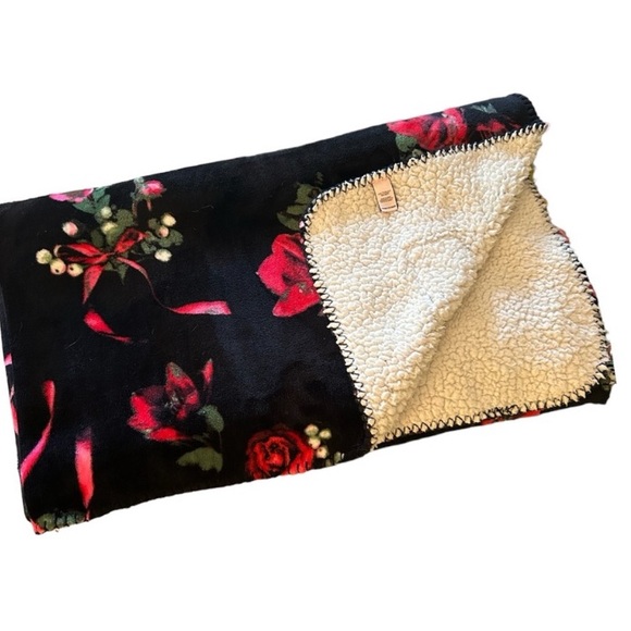 Victorias Secret Throw Blanket - Picture 6 of 6